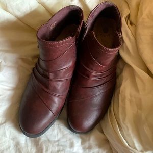 Earth Origins leather booties. Size 11. Excellent condition